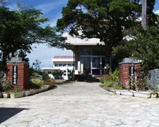 ���[���ɗL��A���w�Z�ƒ��w�Z